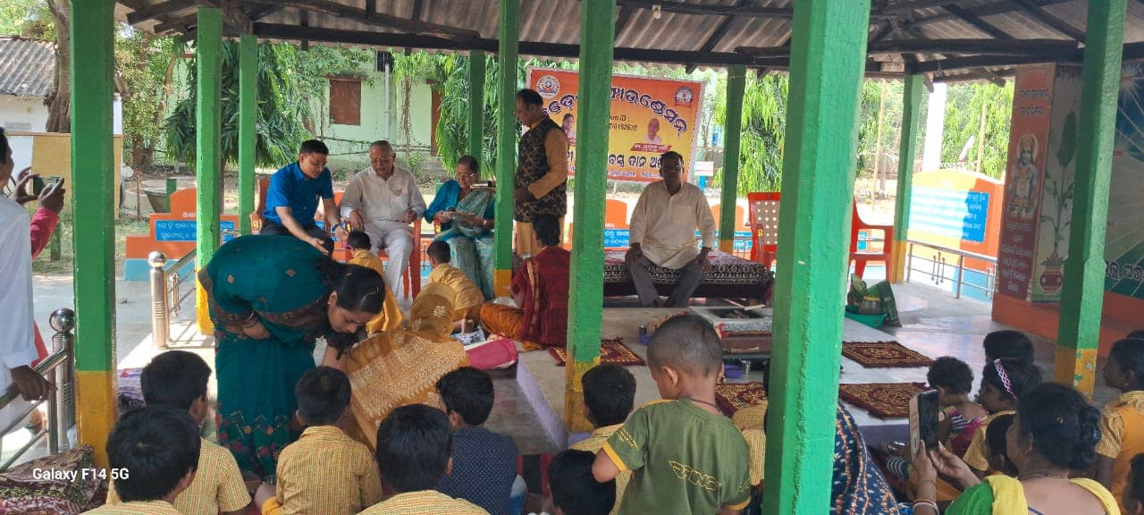 Clothes Distribution photo 3