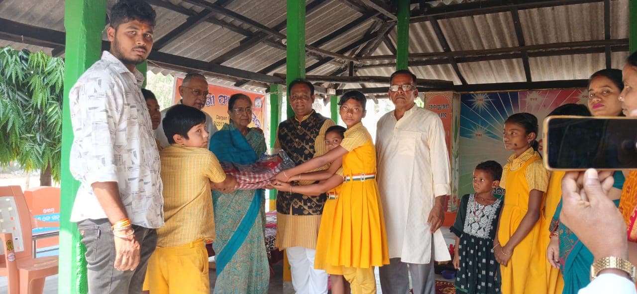 Clothes Distribution photo 7